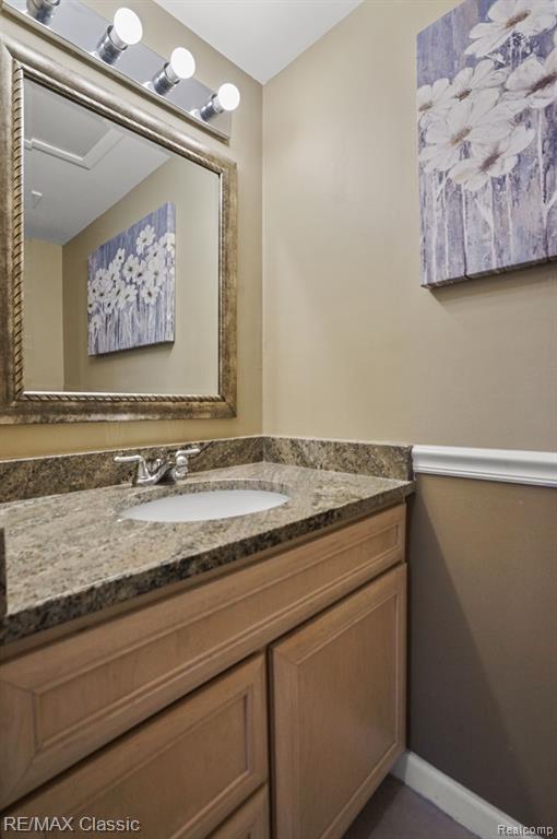 112 Ladd Road Walled Lake, MI 48390 - Photo 17 of 27