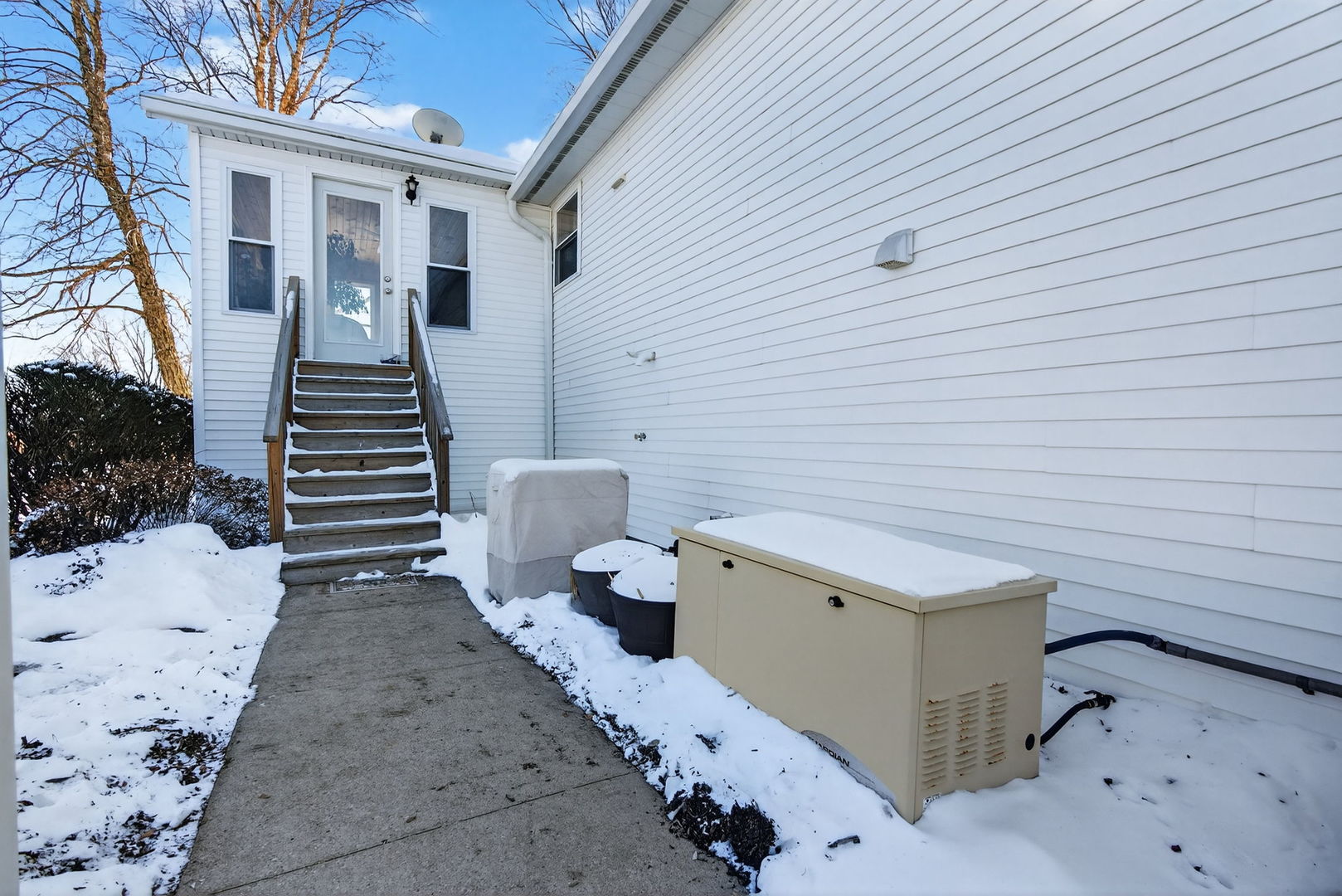 2420 North Dwight Road Morris, IL 60450 - Photo 29 of 38 a view of outdoor space and deck