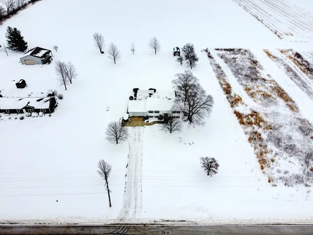 a picture of a bench in a white building