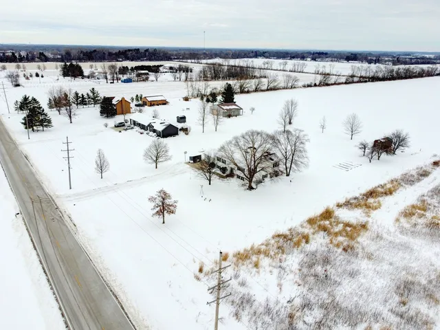 $399,900 | 2420 North Dwight Road, Morris, IL 60450