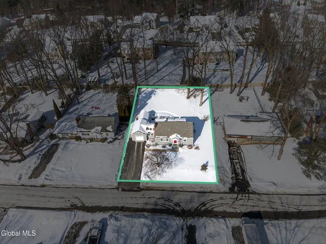 $339,900 | 155 Willow Lane, Schenectady, NY 12302