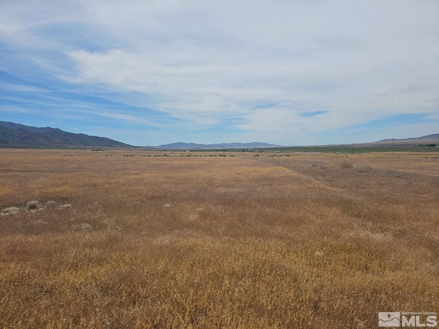 11385 New Exchequer Way, Unit 453 Lovelock, NV 89419 - Photo 8 of 12 a view of an ocean beach and mountain