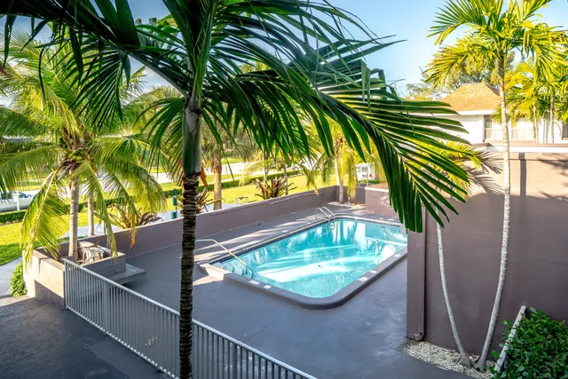 $4,000 | 1800 Northwest 4th Avenue, Boca Raton, FL 33432