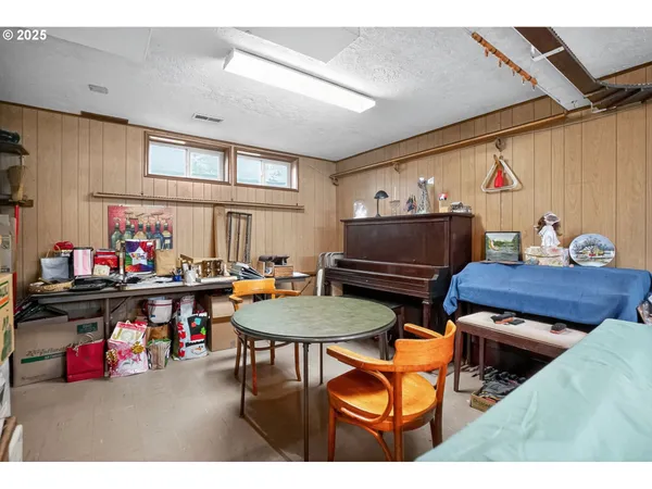 $700,000 | 9479 Southeast Hillcrest Road, Happy Valley, OR 97086