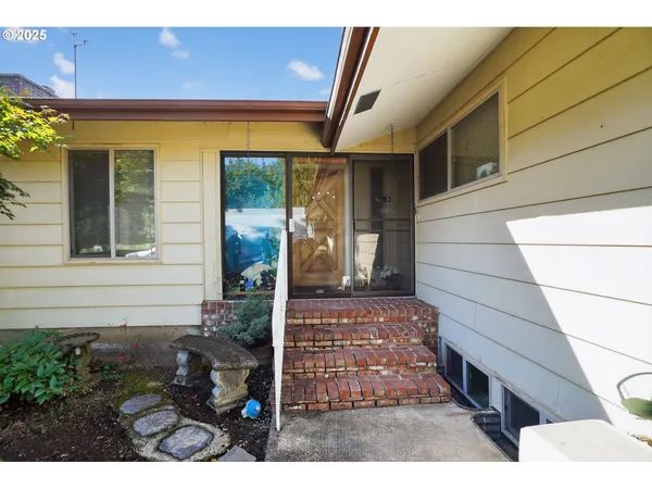 $700,000 | 9479 Southeast Hillcrest Road, Happy Valley, OR 97086