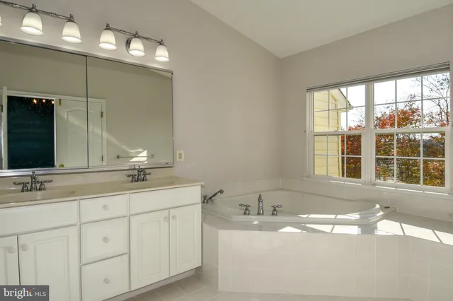 $3,200 | 43265 Morven Square, Ashburn, VA 20147