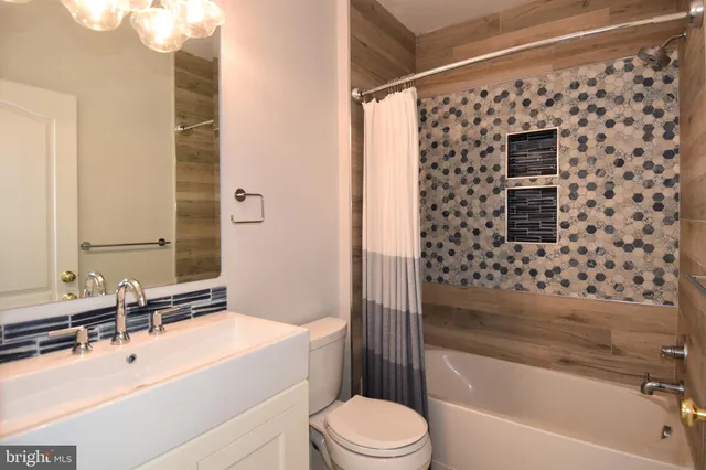 $3,200 | 43265 Morven Square, Ashburn, VA 20147