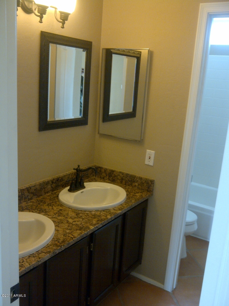 1711 East Hearn Road Phoenix, AZ 85022 - Photo 11 of 25 SECOND LEVEL BATH