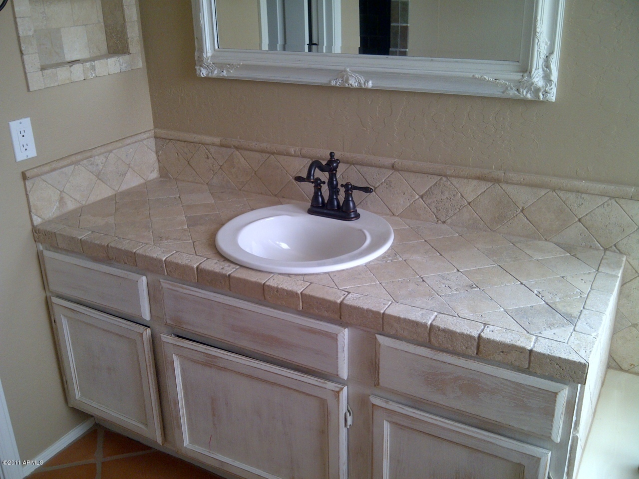 1711 East Hearn Road Phoenix, AZ 85022 - Photo 19 of 25 MASTER VANITY HIS