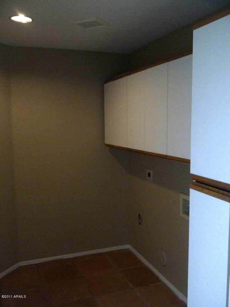 1711 East Hearn Road Phoenix, AZ 85022 - Photo 9 of 25 LAUNDRY ROOM