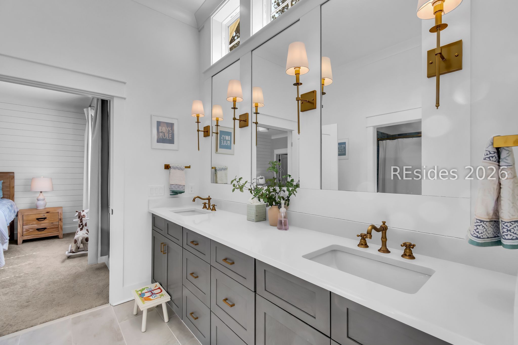 26 Pilot Point Road Ridgeland, SC 29936 - Photo 32 of 63 Jack and Jill bath for bedroom 3 and 4