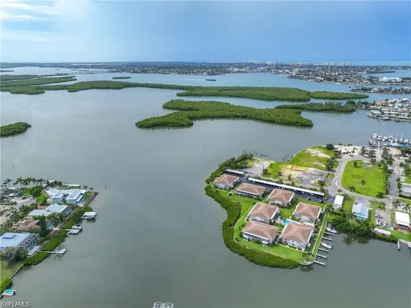 $369,999 | 330 Kon Tiki Drive, Unit C7, Naples, FL 34113