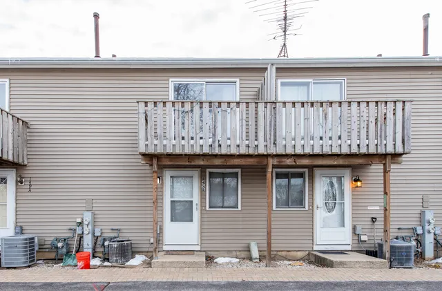 $165,000 | 149 Forest Avenue, Unit B, Fox Lake, IL 60020