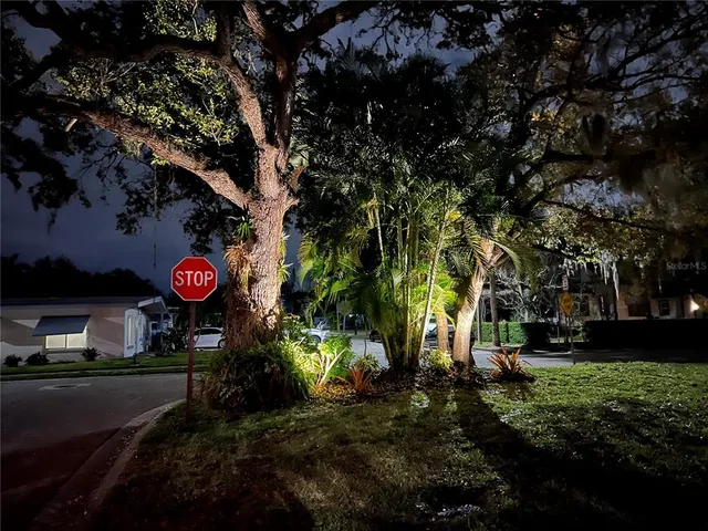a view of a house with backyard and garden