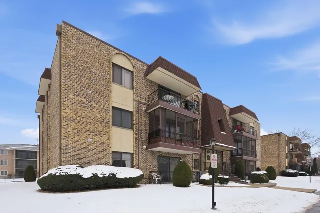 $180,000 | 4955 134th Place, Unit 2D, Crestwood, IL 60418