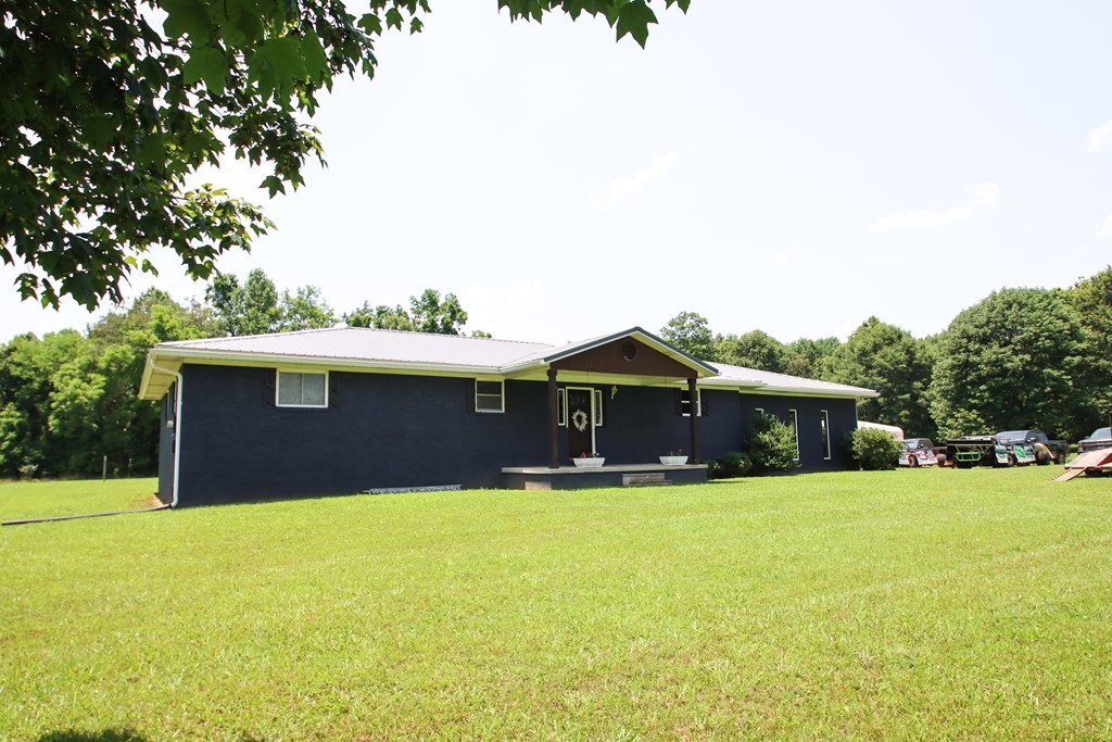 131 Collingwood Road Walling, TN 38587 - Photo 4 of 26 a front view of a house with a yard