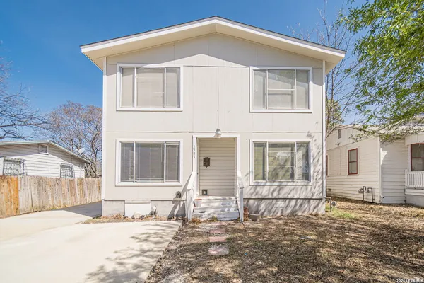 $750 | 2323 Arbor Place, Unit 2, San Antonio, TX 78207