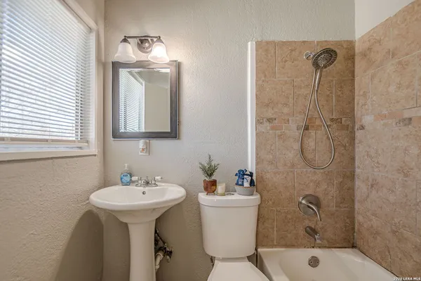 $750 | 2323 Arbor Place, Unit 2, San Antonio, TX 78207