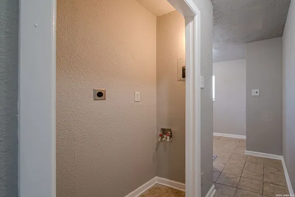 $750 | 2323 Arbor Place, Unit 2, San Antonio, TX 78207