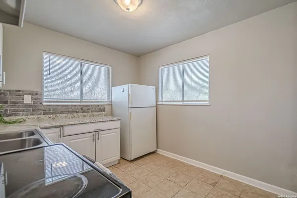 $750 | 2323 Arbor Place, Unit 2, San Antonio, TX 78207