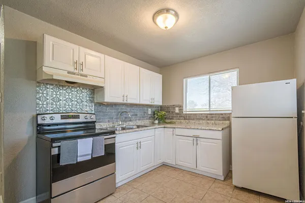 $750 | 2323 Arbor Place, Unit 2, San Antonio, TX 78207