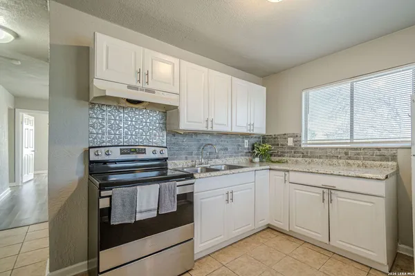 $750 | 2323 Arbor Place, Unit 2, San Antonio, TX 78207