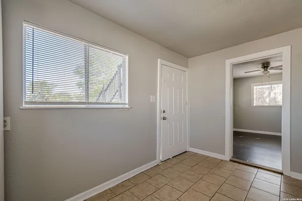 $750 | 2323 Arbor Place, Unit 2, San Antonio, TX 78207