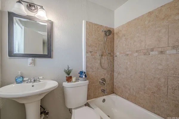 $750 | 2323 Arbor Place, Unit 2, San Antonio, TX 78207