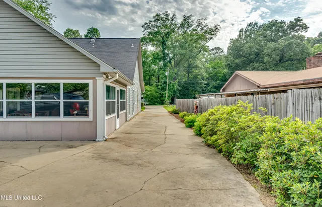 $375,000 | 218 Harbor Lane, Brandon, MS 39047