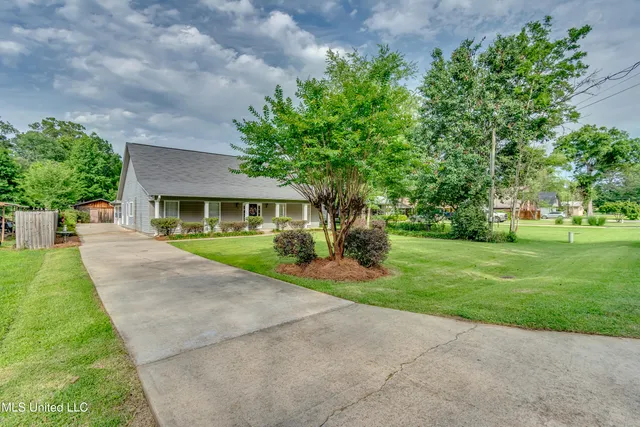 $375,000 | 218 Harbor Lane, Brandon, MS 39047