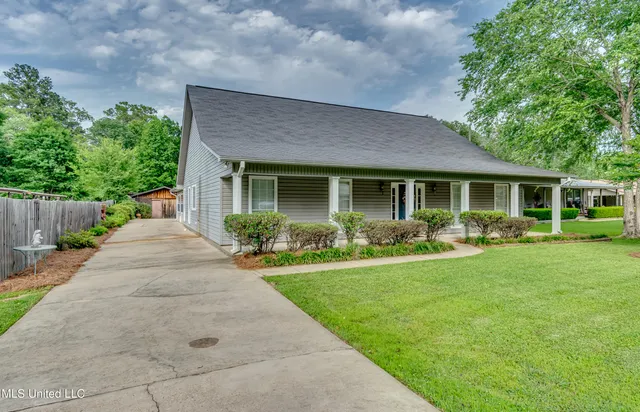 $375,000 | 218 Harbor Lane, Brandon, MS 39047