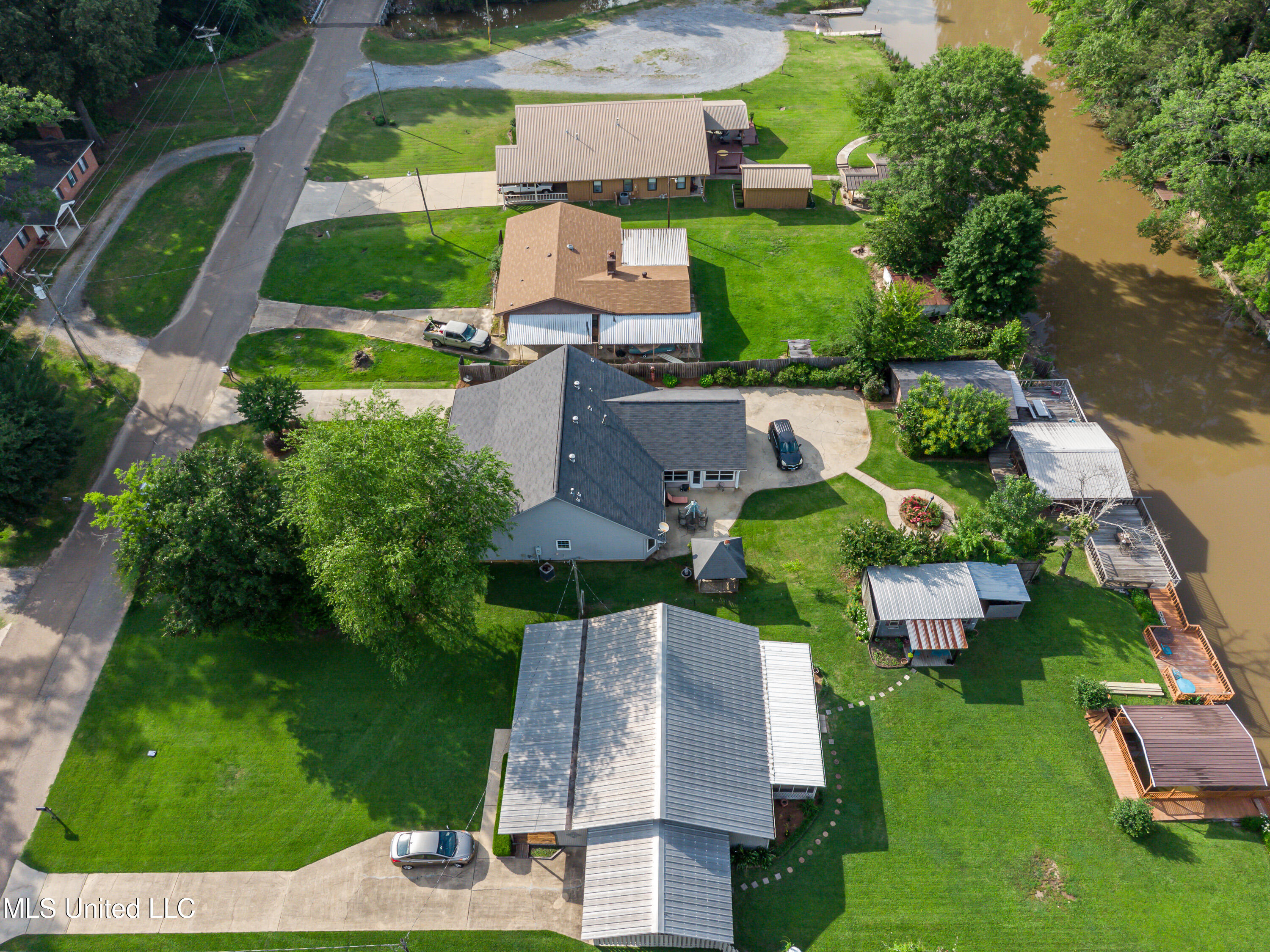 218 Harbor Lane Brandon, MS 39047 - Photo 76 of 85 218 Harbor Lane drone-5