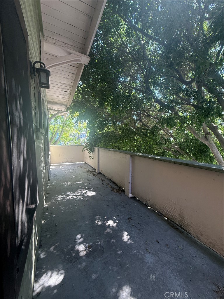 718 Chestnut Avenue, Unit 4 Long Beach, CA 90813 - Photo 9 of 11 a view of backyard with green space
