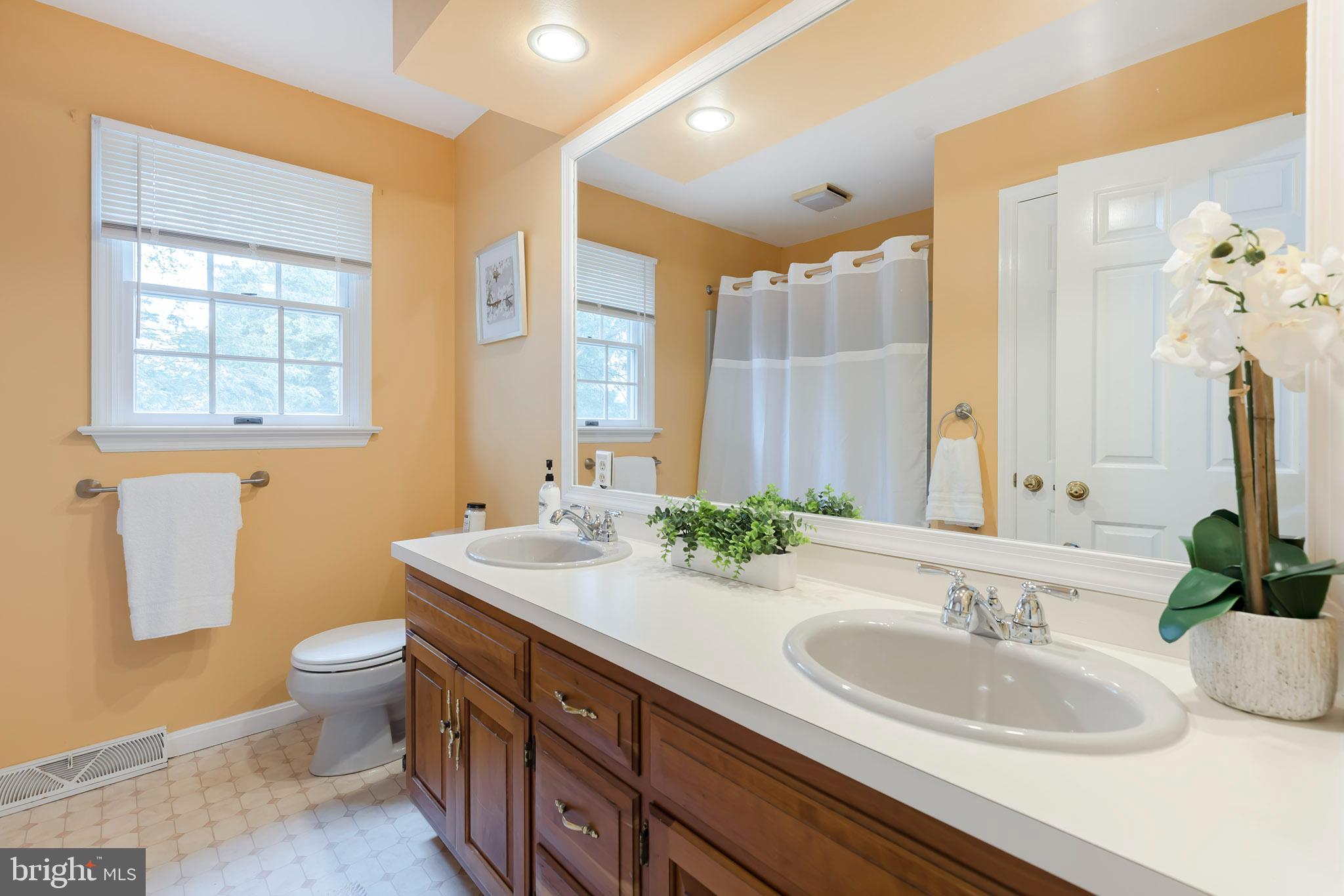 998 Mill Mar Road Lancaster, PA 17601 - Photo 21 of 29 Full Bath w/ dual vanity and tub/shower combo