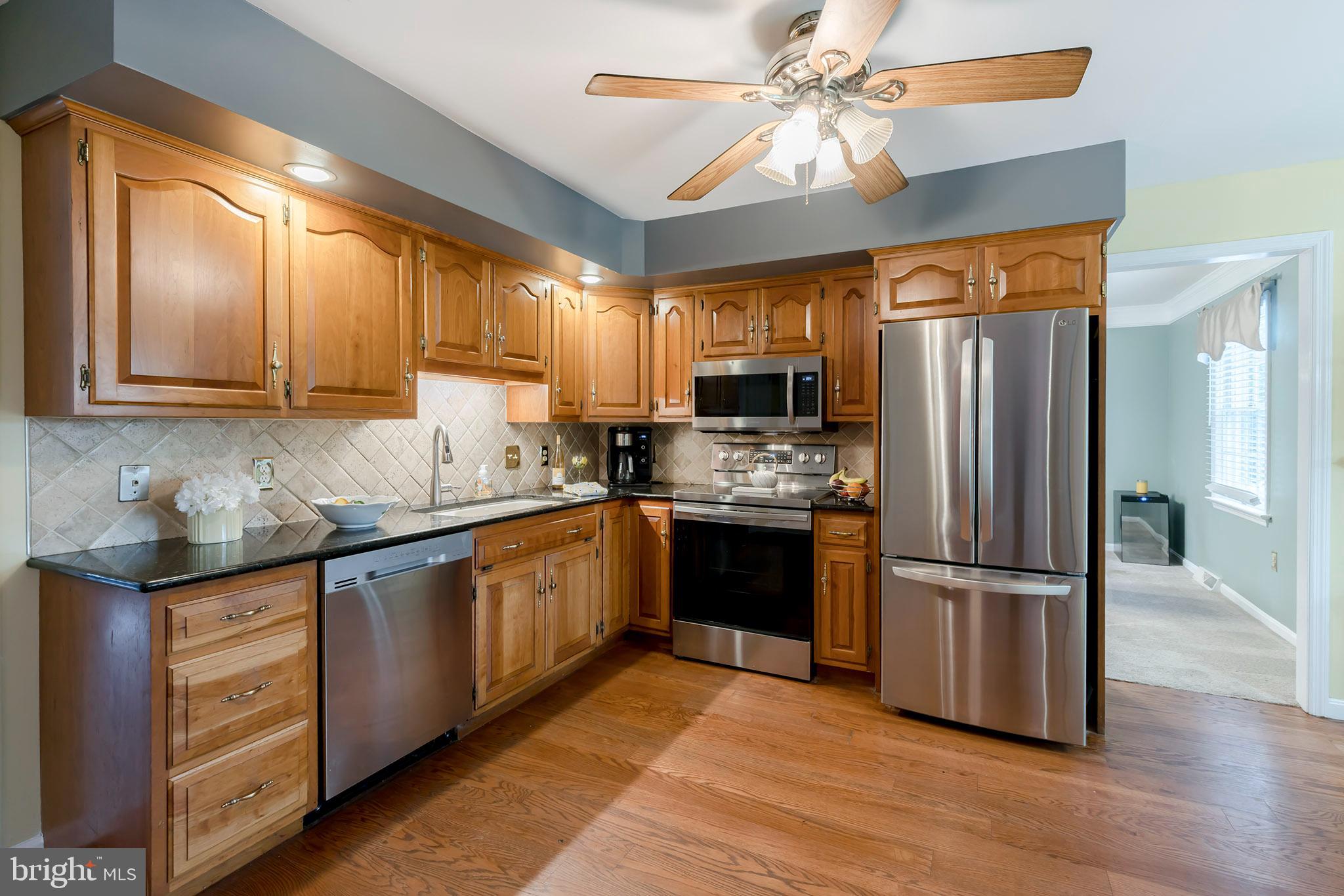 998 Mill Mar Road Lancaster, PA 17601 - Photo 5 of 29 Granite counters in kitchen