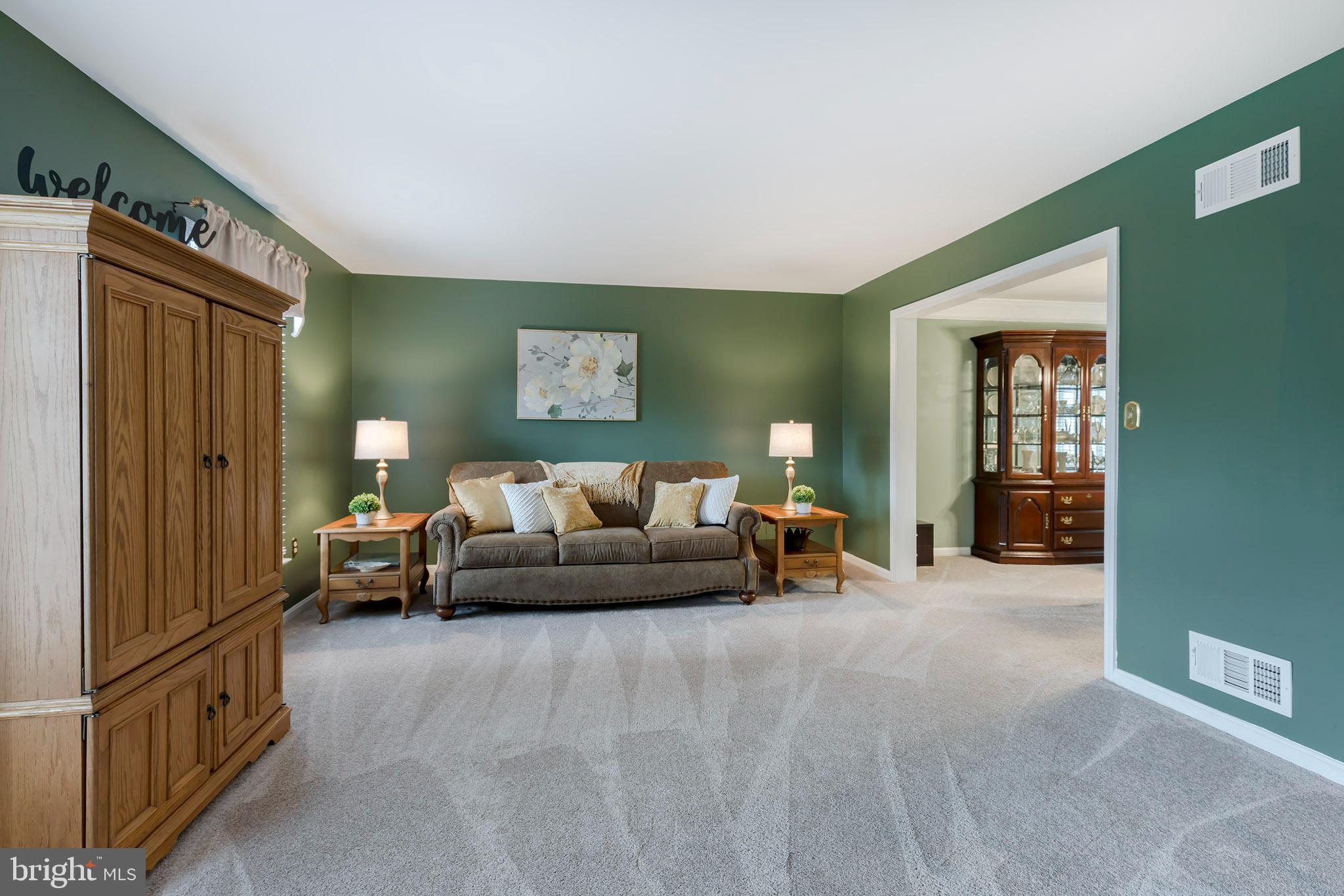 998 Mill Mar Road Lancaster, PA 17601 - Photo 9 of 29 Spacious living room