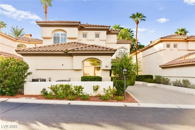 $824,999 | 409 Indigo Springs Street, Henderson, NV 89014