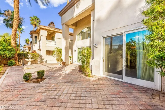 $824,999 | 409 Indigo Springs Street, Henderson, NV 89014