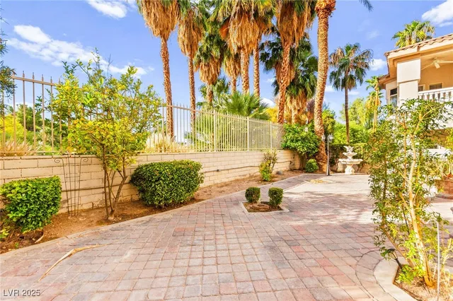 $824,999 | 409 Indigo Springs Street, Henderson, NV 89014