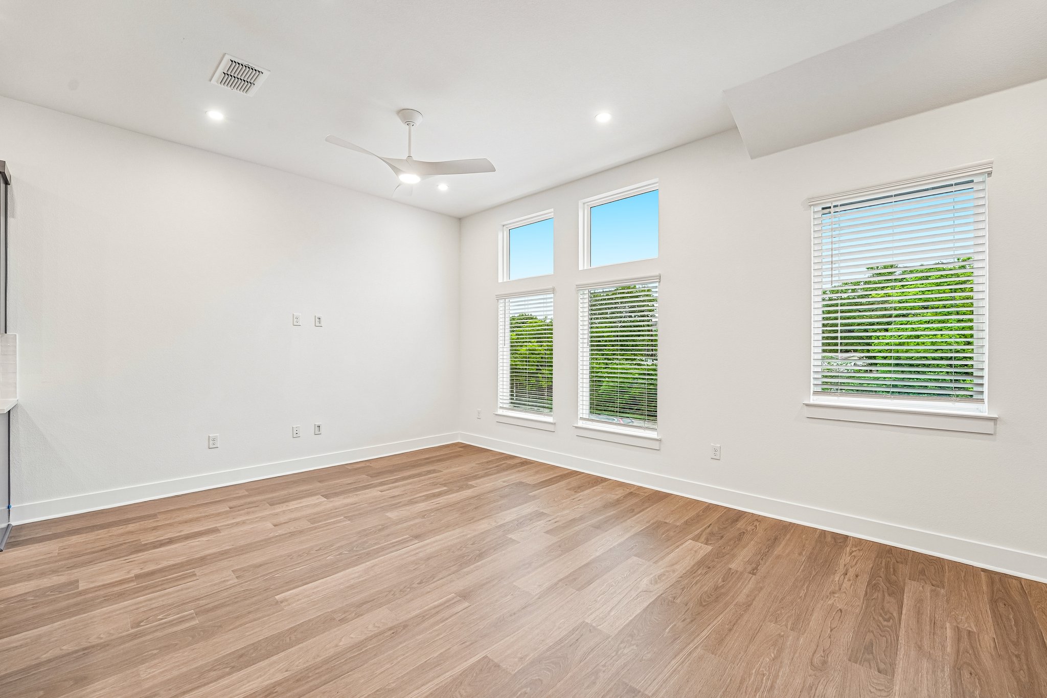 200 West 56th Street, Unit 2103 Austin, TX 78751 - Photo 2 of 26 The open layout feels fresh and
functional.