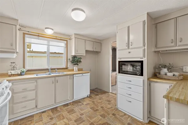 $129,000 | 55 Juniper Mobile Estate, Sequim, WA 98382