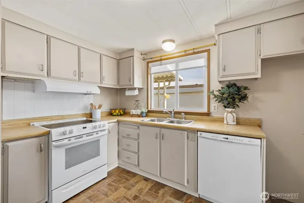 $129,000 | 55 Juniper Mobile Estate, Sequim, WA 98382