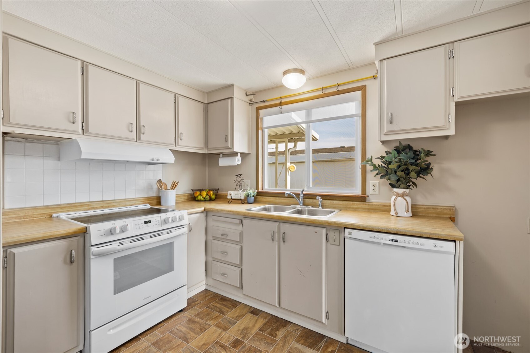 55 Juniper Mobile Estate Sequim, WA 98382 - Photo 14 of 37