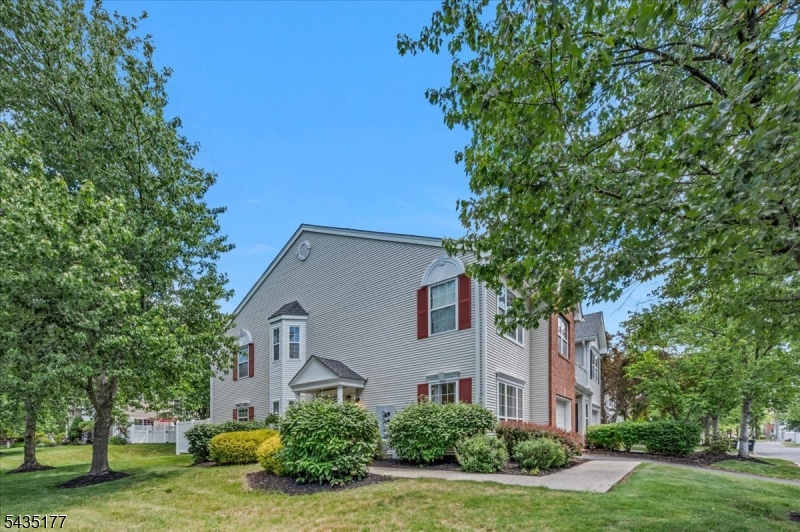 279 Janine Way Bridgewater, NJ 08807 - Photo 2 of 32