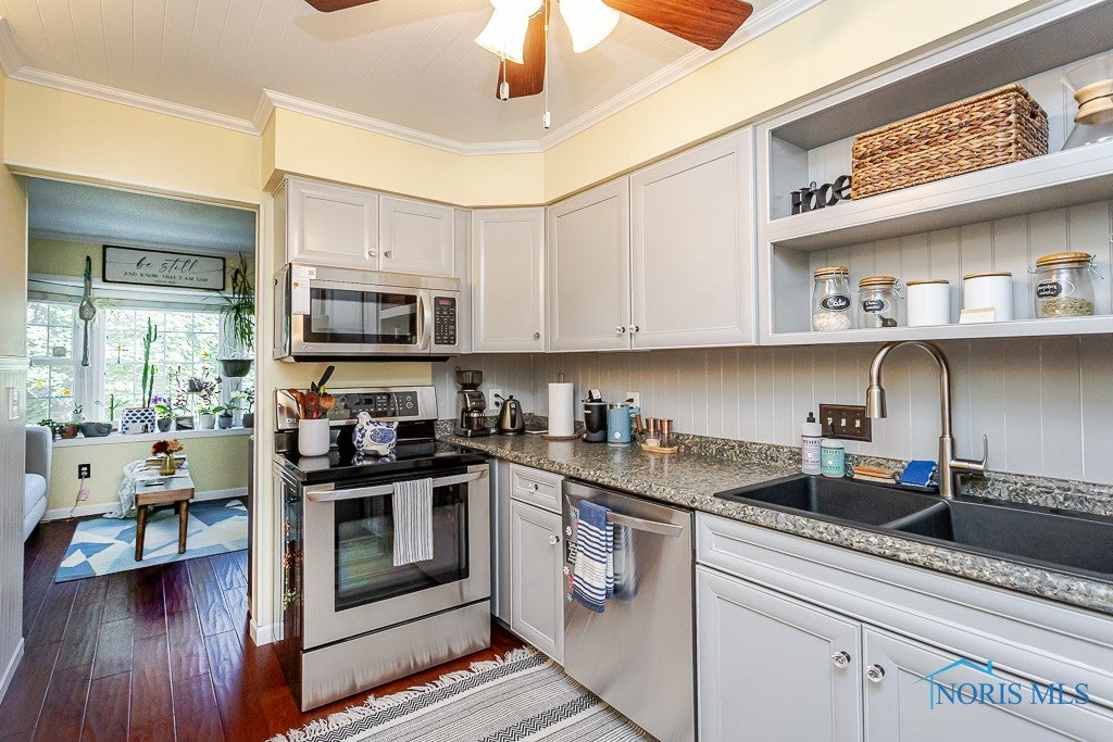 28367 Simmons Road Perrysburg, OH 43551 - Photo 8 of 23 Gallery Image 8
