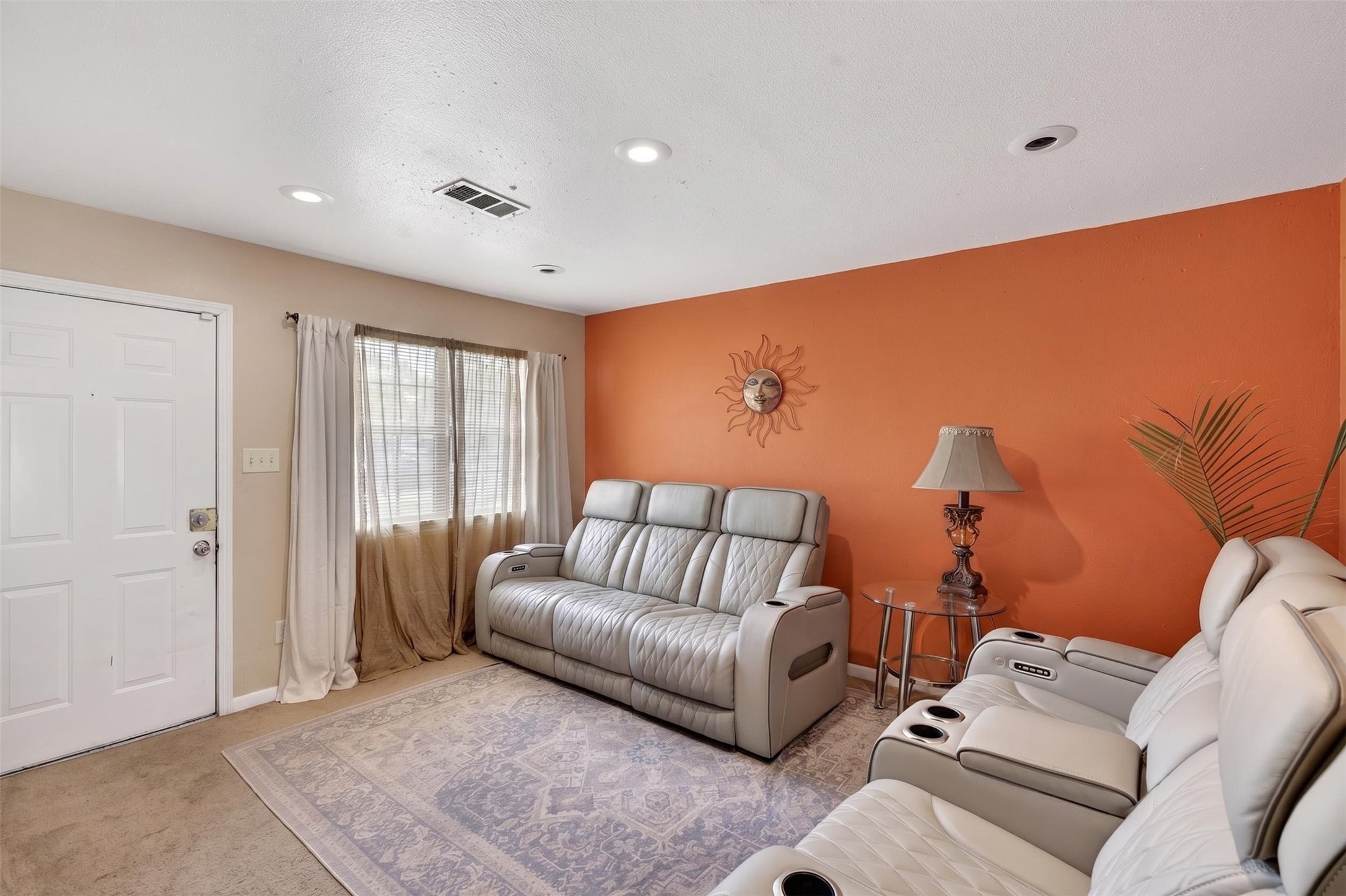 13919 Santa Teresa Road Houston, TX 77045 - Photo 4 of 22 Family Living Area of the entry