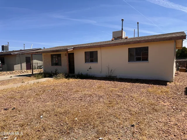 a house view with a outdoor space