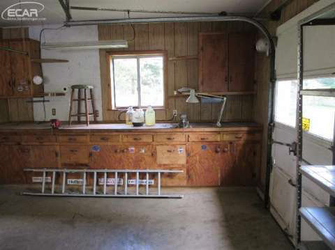 6448 North Bray Road Flint, MI 48505 - Photo 20 of 55 20438834-19.JPG