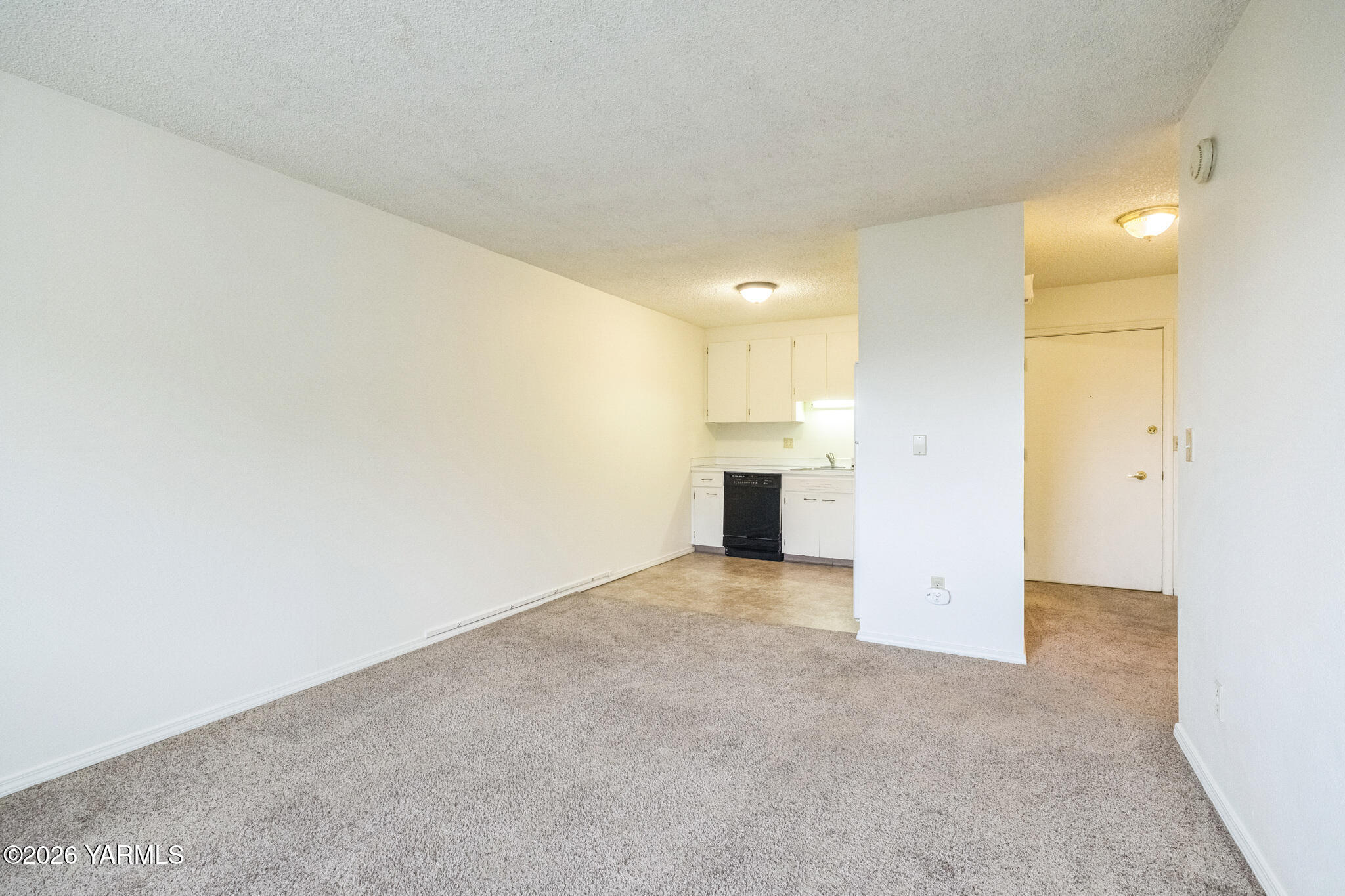 1020 South 20th Avenue Yakima, WA 98902 - Photo 16 of 18 a view of an empty room with a kitchen