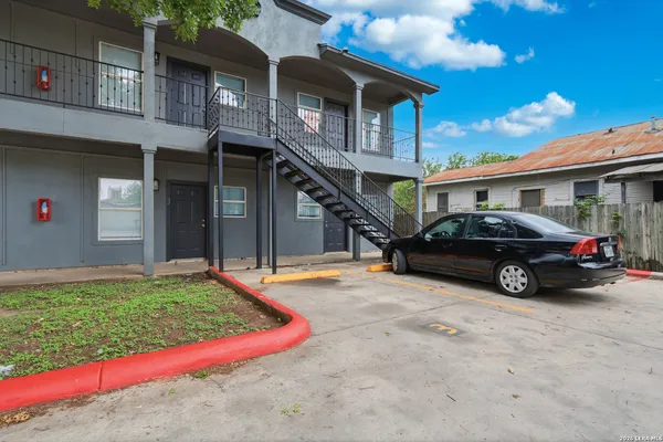 $875 | 1706 West Craig Place, Unit 4, San Antonio, TX 78201
